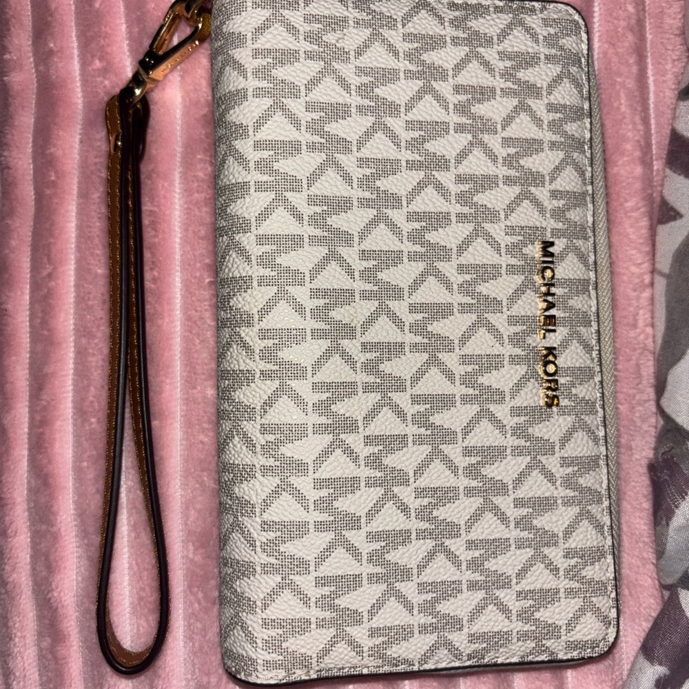 Michael Kors Wristlet